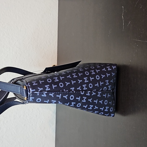 Tommy Hilfiger purse - Picture 6 of 12